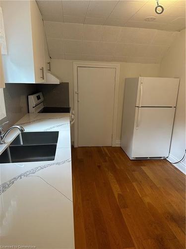 33 First Street S, Hamilton, ON - Indoor Photo Showing Kitchen