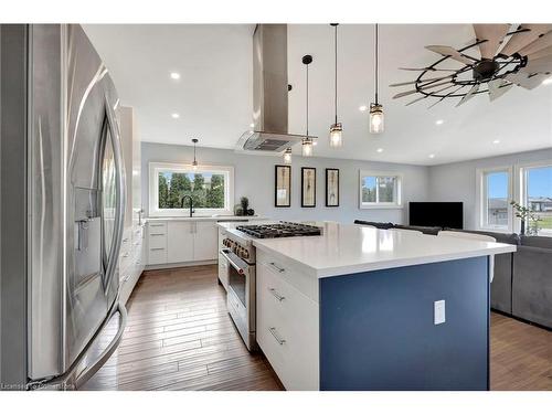 565 Second Road, Stoney Creek, ON - Indoor Photo Showing Kitchen With Upgraded Kitchen