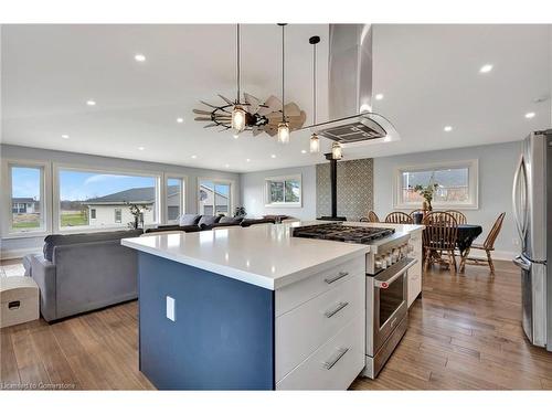 565 Second Road, Stoney Creek, ON - Indoor Photo Showing Kitchen With Upgraded Kitchen