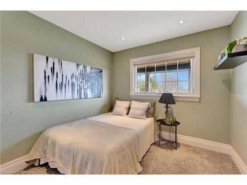 565 Second Road, Stoney Creek, ON - Indoor Photo Showing Bedroom