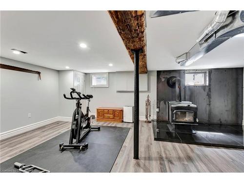 565 Second Road, Stoney Creek, ON - Indoor Photo Showing Gym Room