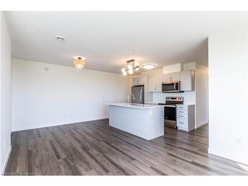 404-479 Charlton Avenue E, Hamilton, ON - Indoor Photo Showing Kitchen