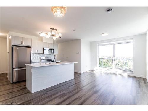 404-479 Charlton Avenue E, Hamilton, ON - Indoor Photo Showing Kitchen