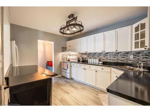 6388 Doreen Drive, Niagara Falls, ON - Indoor Photo Showing Kitchen With Double Sink