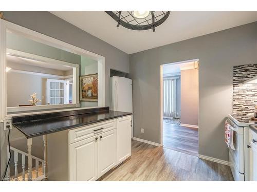 6388 Doreen Drive, Niagara Falls, ON - Indoor Photo Showing Kitchen