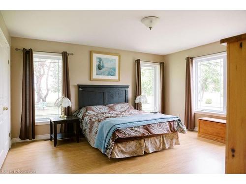 1575 Kottmeier Road, Thorold, ON - Indoor Photo Showing Bedroom