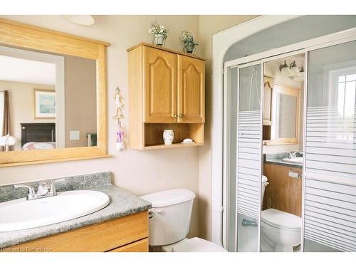 1575 Kottmeier Road, Thorold, ON - Indoor Photo Showing Bathroom