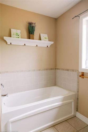 1575 Kottmeier Road, Thorold, ON - Indoor Photo Showing Bathroom