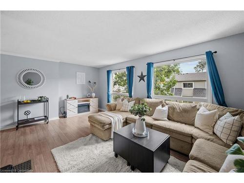 75-2050 Upper Middle Road, Burlington, ON - Indoor Photo Showing Living Room