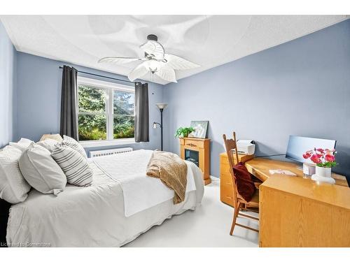 170 Kenilworth Avenue S, Hamilton, ON - Indoor Photo Showing Bedroom