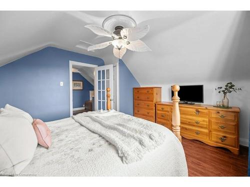 170 Kenilworth Avenue S, Hamilton, ON - Indoor Photo Showing Bedroom