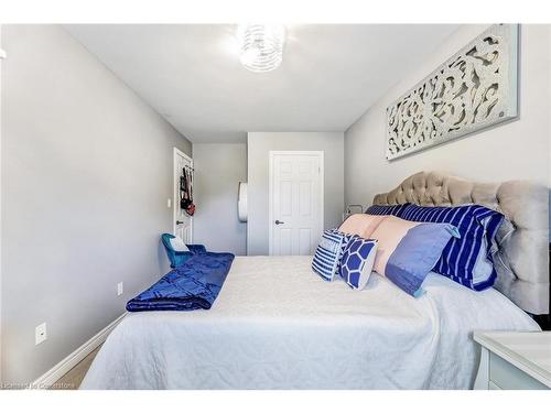 14-2151 Walkers Line, Burlington, ON - Indoor Photo Showing Bedroom