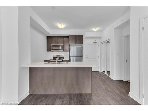 308-460 Dundas Street E, Waterdown, ON - Indoor Photo Showing Kitchen