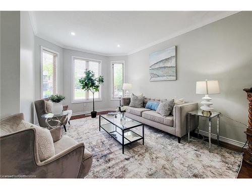 56 Bosworth Street, Hamilton, ON - Indoor Photo Showing Living Room