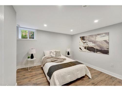 82 Warren Avenue, Hamilton, ON - Indoor Photo Showing Bedroom