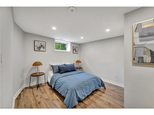 82 Warren Avenue, Hamilton, ON - Indoor Photo Showing Bedroom