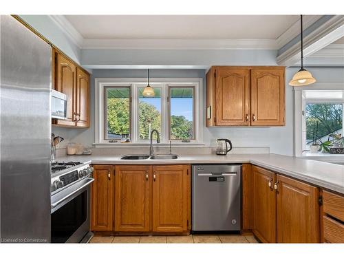 561 Kemp Road East Road, Grimsby, ON - Indoor Photo Showing Kitchen With Double Sink