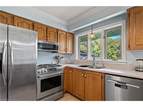 561 Kemp Road East Road, Grimsby, ON - Indoor Photo Showing Kitchen With Double Sink