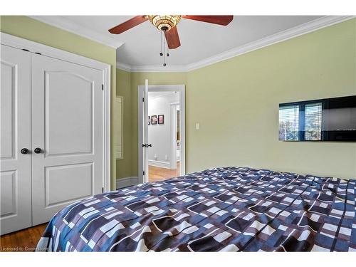 561 Kemp Road East Road, Grimsby, ON - Indoor Photo Showing Bedroom