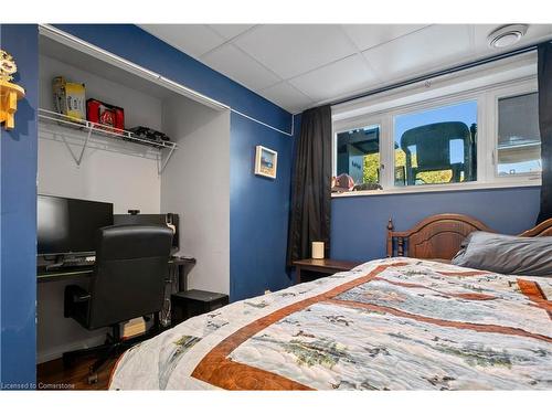 561 Kemp Road East Road, Grimsby, ON - Indoor Photo Showing Bedroom