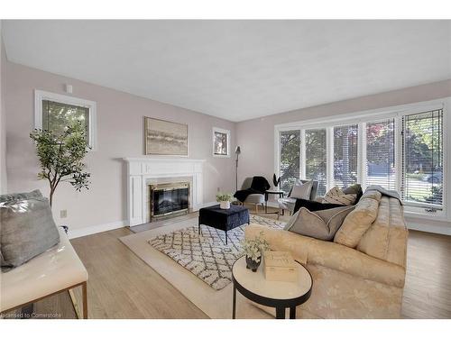 33 Brookfield Boulevard, Dunnville, ON - Indoor Photo Showing Living Room With Fireplace