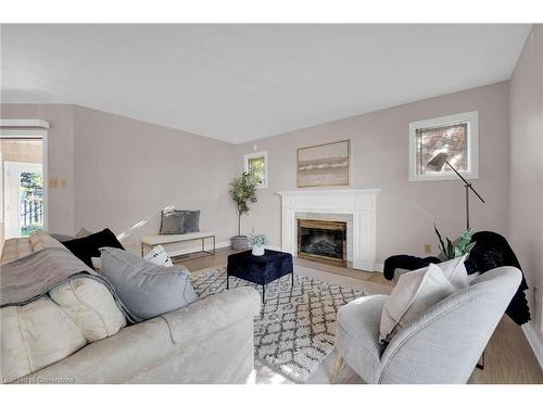 33 Brookfield Boulevard, Dunnville, ON - Indoor Photo Showing Living Room With Fireplace