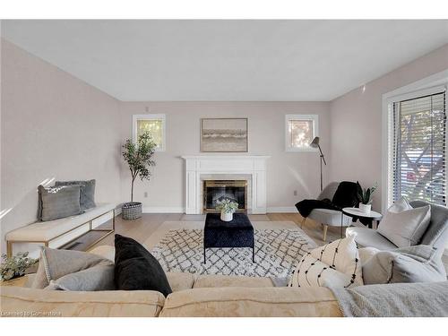 33 Brookfield Boulevard, Dunnville, ON - Indoor Photo Showing Living Room With Fireplace