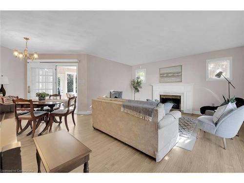 33 Brookfield Boulevard, Dunnville, ON - Indoor Photo Showing Living Room With Fireplace