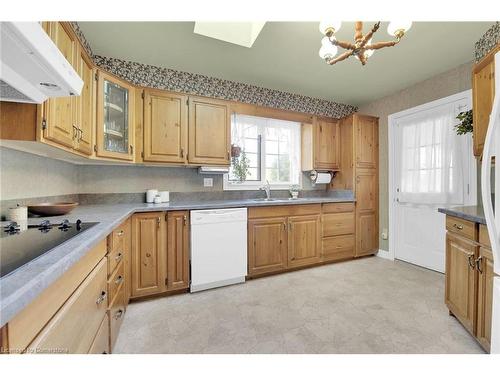 33 Brookfield Boulevard, Dunnville, ON - Indoor Photo Showing Kitchen With Double Sink