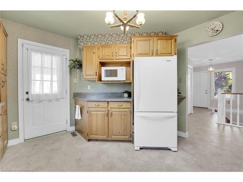 33 Brookfield Boulevard, Dunnville, ON - Indoor Photo Showing Kitchen