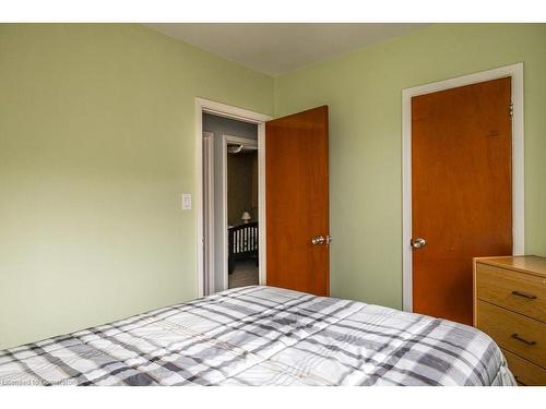 360 East 34Th Street, Hamilton, ON - Indoor Photo Showing Bedroom