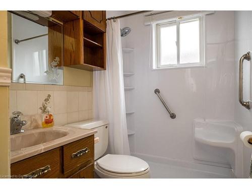 360 East 34Th Street, Hamilton, ON - Indoor Photo Showing Bathroom