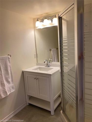 301-4003 Kilmer Drive, Burlington, ON - Indoor Photo Showing Bathroom