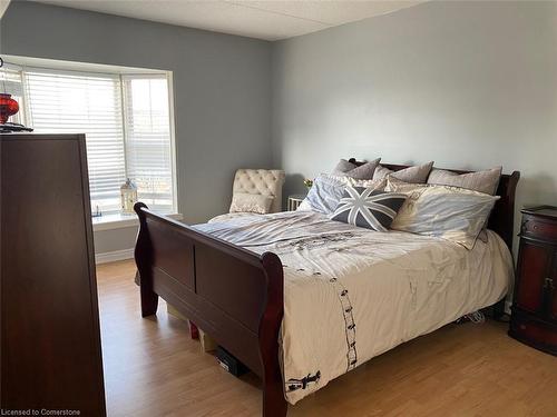 301-4003 Kilmer Drive, Burlington, ON - Indoor Photo Showing Bedroom