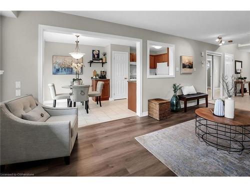 4104 Ashby Drive, Beamsville, ON - Indoor Photo Showing Living Room