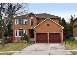 102 Huntingwood Avenue  Hamilton, ON L9H 6X5