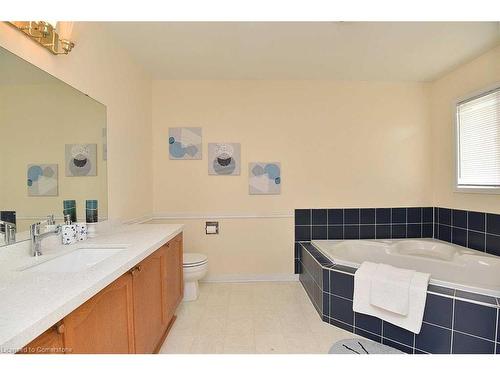 102 Huntingwood Avenue, Hamilton, ON - Indoor Photo Showing Bathroom