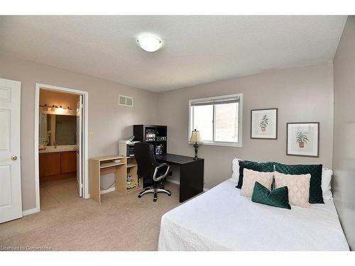 102 Huntingwood Avenue, Hamilton, ON - Indoor Photo Showing Bedroom