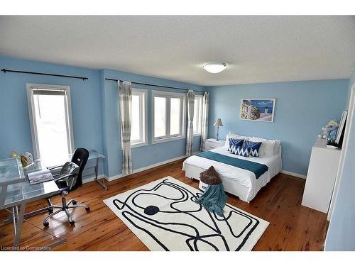 102 Huntingwood Avenue, Hamilton, ON - Indoor Photo Showing Bedroom