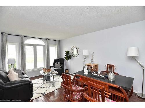 102 Huntingwood Avenue, Hamilton, ON - Indoor Photo Showing Living Room