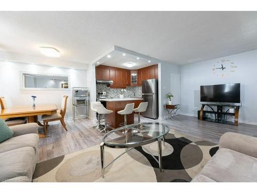 912-1950 Kennedy Road, Scarborough, ON - Indoor Photo Showing Living Room