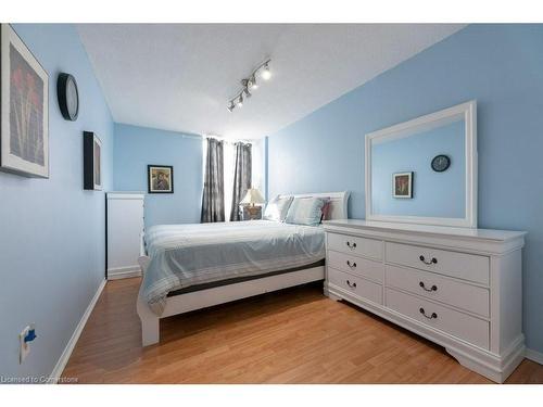 912-1950 Kennedy Road, Scarborough, ON - Indoor Photo Showing Bedroom