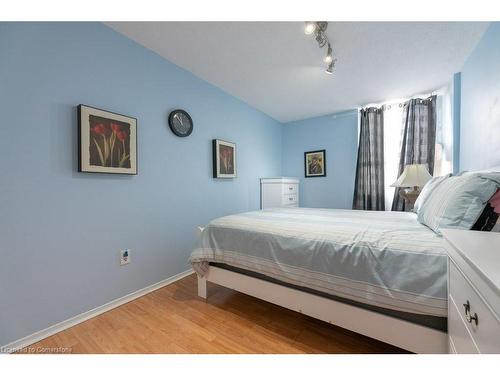 912-1950 Kennedy Road, Scarborough, ON - Indoor Photo Showing Bedroom