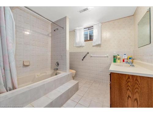 103 Leggett Crescent, Hamilton, ON - Indoor Photo Showing Bathroom