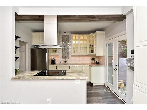 215 Rosslyn Avenue N, Hamilton, ON - Indoor Photo Showing Kitchen