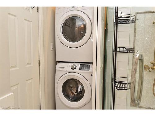 215 Rosslyn Avenue N, Hamilton, ON - Indoor Photo Showing Laundry Room