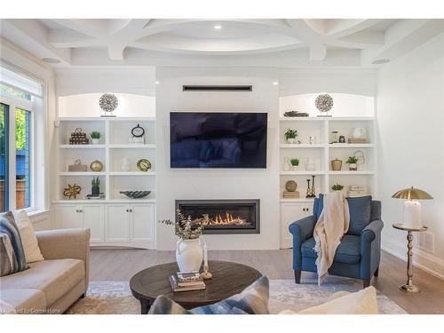 157 Orchard Drive, Hamilton, ON - Indoor Photo Showing Living Room With Fireplace