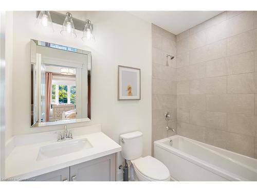 157 Orchard Drive, Hamilton, ON - Indoor Photo Showing Bathroom