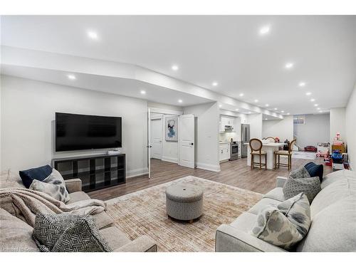 157 Orchard Drive, Hamilton, ON - Indoor Photo Showing Living Room