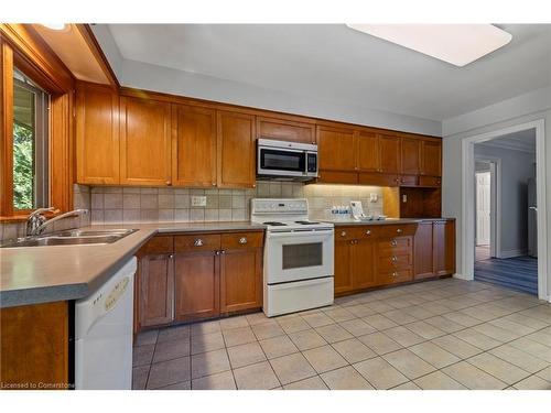 40 Bertram Drive, Dundas, ON - Indoor Photo Showing Kitchen With Double Sink